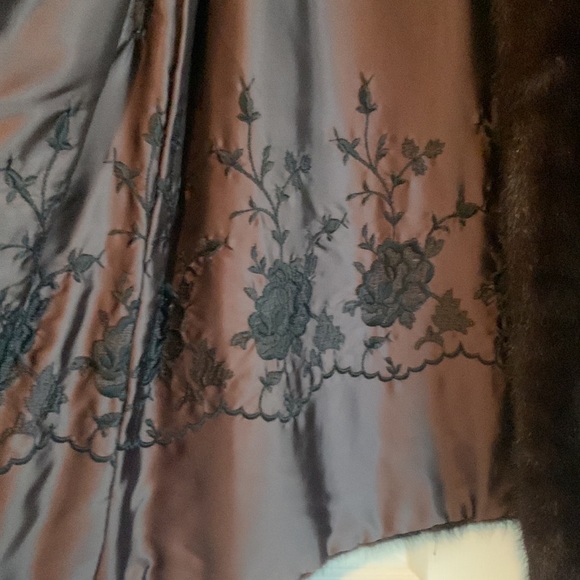 VINTAGE. Ranch Mink 3/4 coat with matching hat - Picture 3 of 7